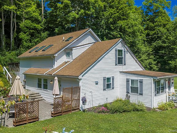 4th image of 35 Gobblers Knob Road