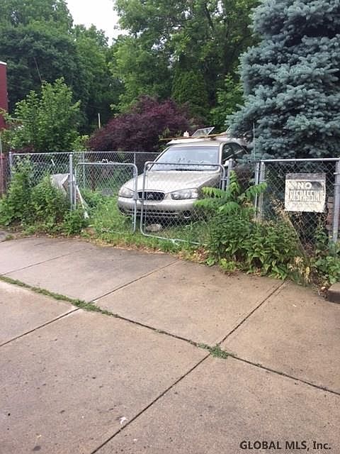2nd image of 34 Sloan St