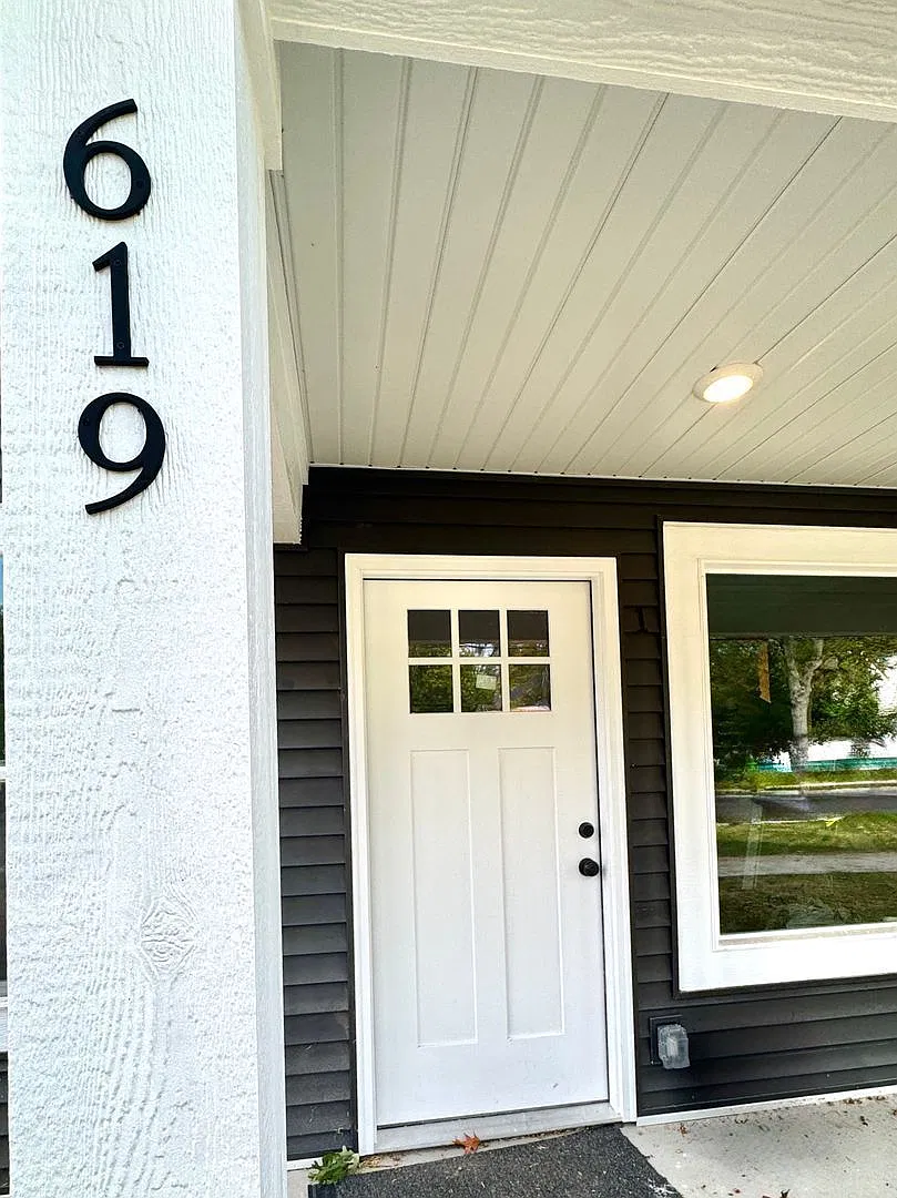 619 Amity Ave — Photo 2