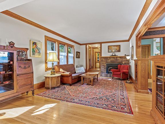 5th image of 2836 44th Ave S