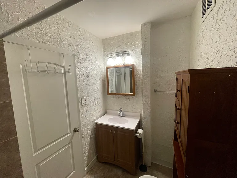 2530 N Kedzie Blvd #202 — Photo 2