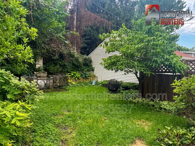 3 bed, 1.5 bath, 2039 sqft, $2,995 — Photo 3