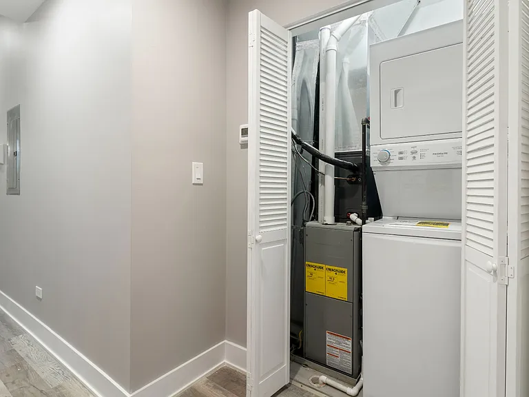 2053 W Iowa St #3A — Photo 10