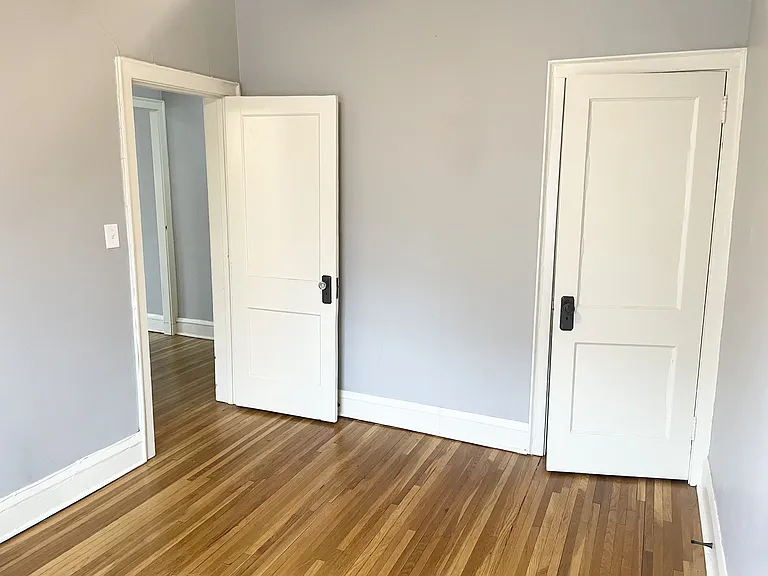 2338 Marshall Apartments — Photo 17
