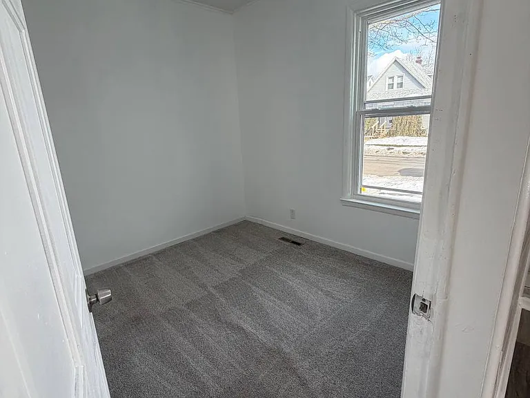 636 White St — Photo 7