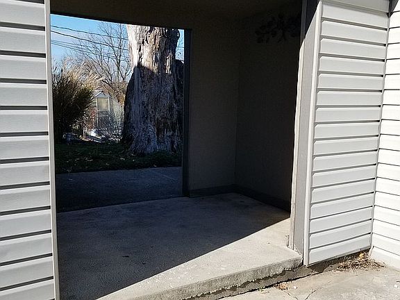 4th image of 781 Grace St