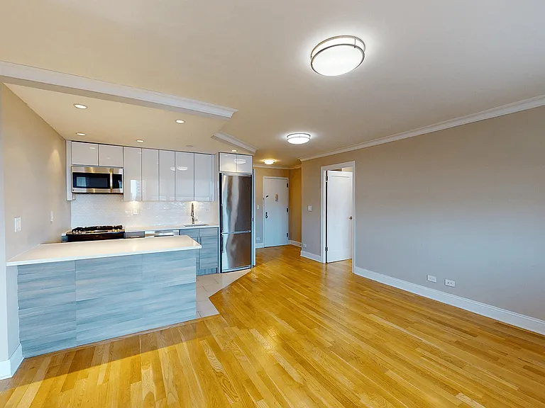 310 Greenwich St #33H — Photo 2