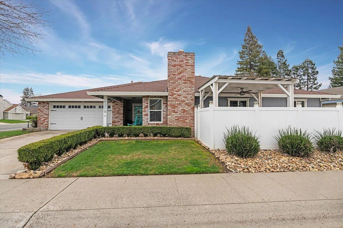 7310 Gloria Dr photo 1