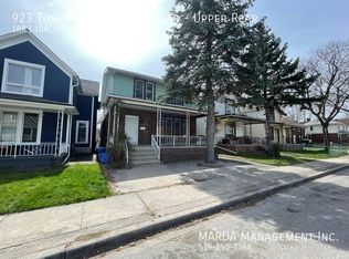 923 Tuscarora St, Windsor, ON N9A 3N2
