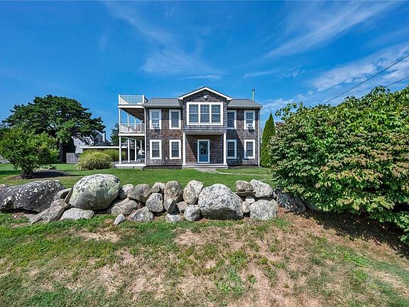 2nd image of 36 S Niantic Dr