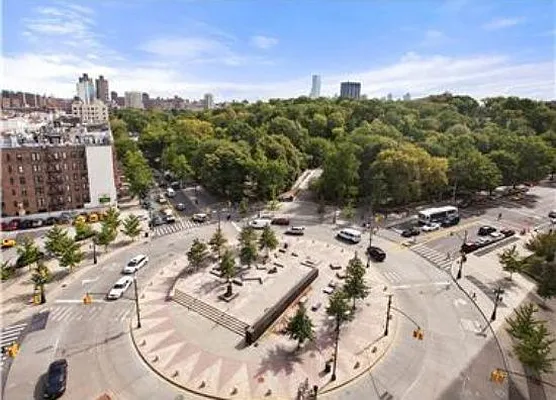 Rented by FirstService Realty (legacy) | media 8