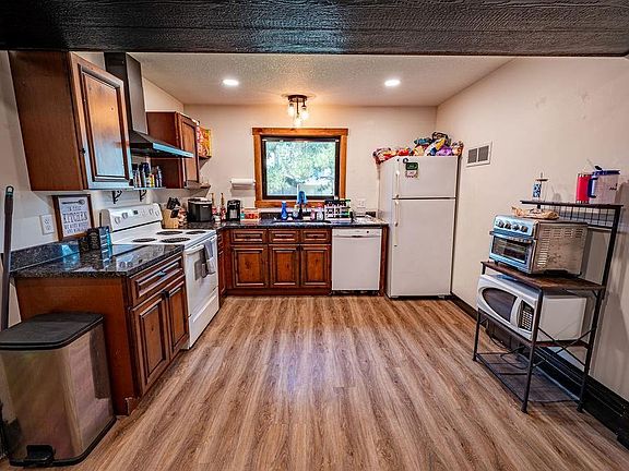 3rd image of 616 Hilton Street #1-2