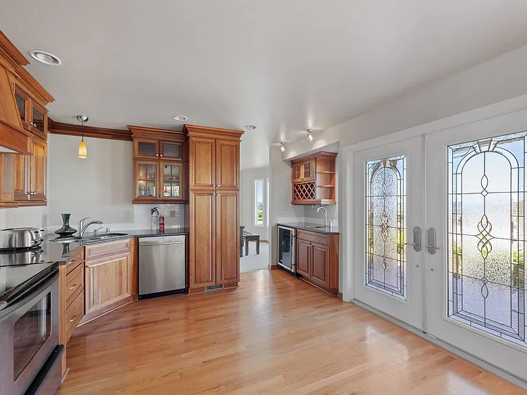 1920 Parkview Dr NE — Photo 8