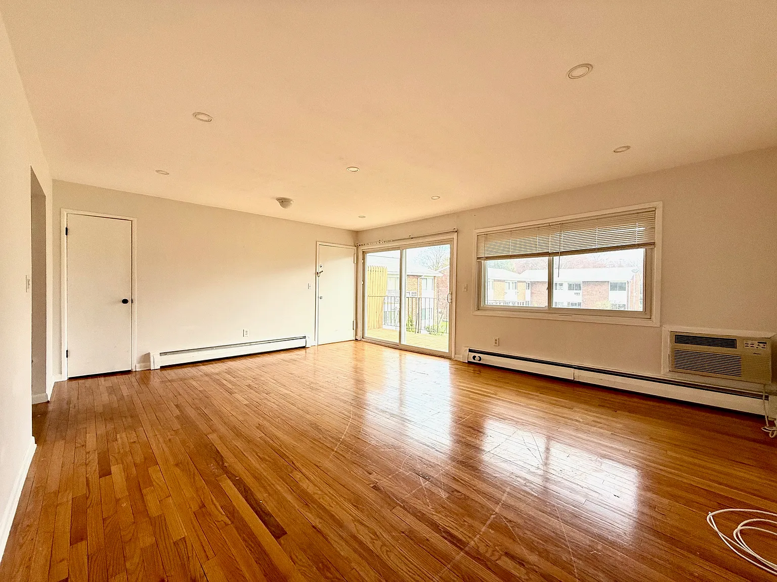 2 bed, 990 sqft, $2,900 — Photo 3