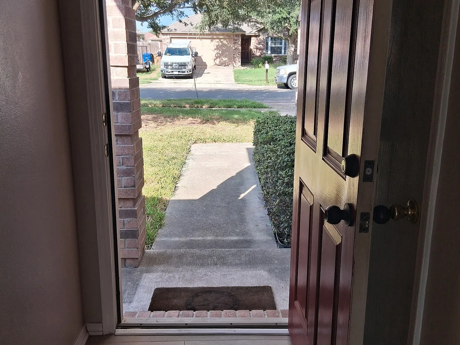 3 bed, 1255 sqft, $2,000 — Photo 3