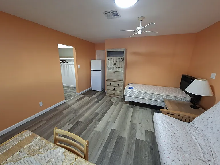 5220 W Oakey Blvd — Photo 6