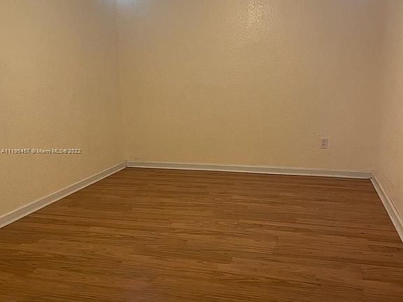 3rd image of 4041 SW 50th St
