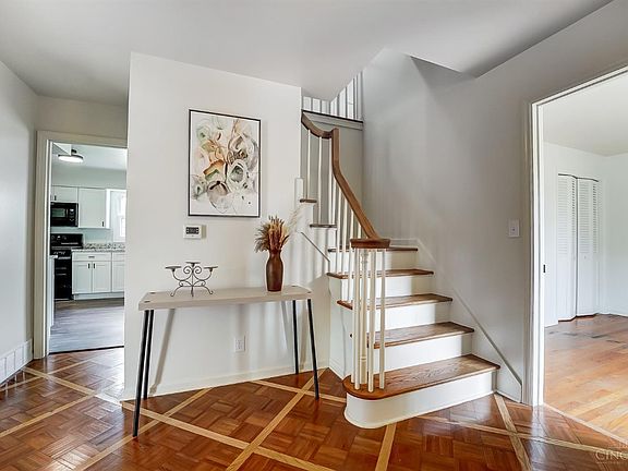 2nd image of 512 Kenridge Dr