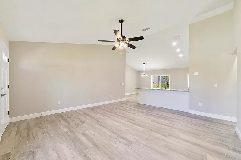 3 bed, 2.0 bath, 1405 sqft, $1,845 — Photo 2