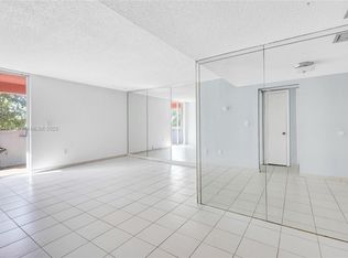 5050 NW 7th St APT 318, Miami, FL 33126