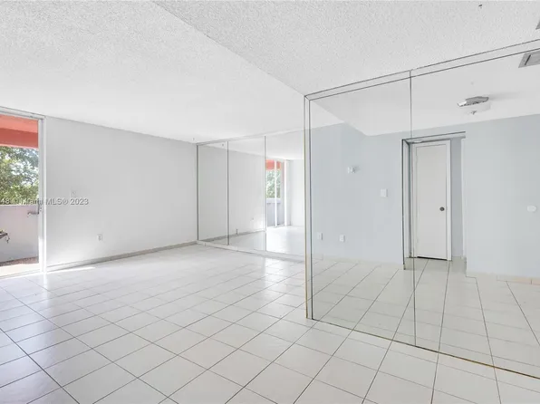 5050 NW 7th St APT 318, Miami, FL 33126