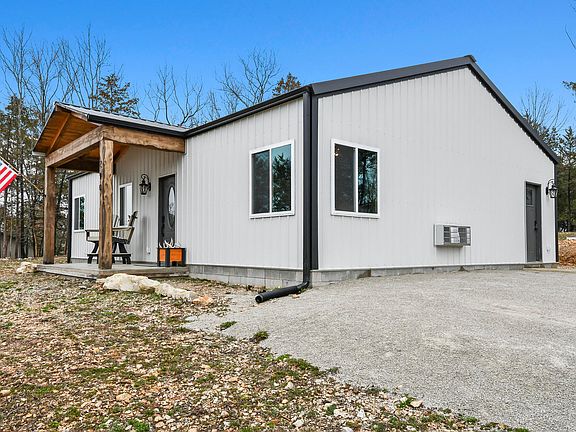 3rd image of 290 Mockingbird Lane