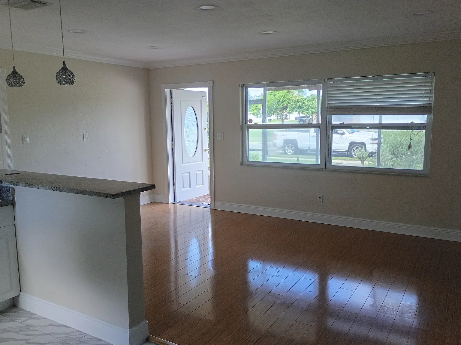 3 bed, 1013 sqft, $2,300 — Photo 4