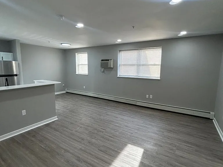 Austin Manor Apartments — Photo 41
