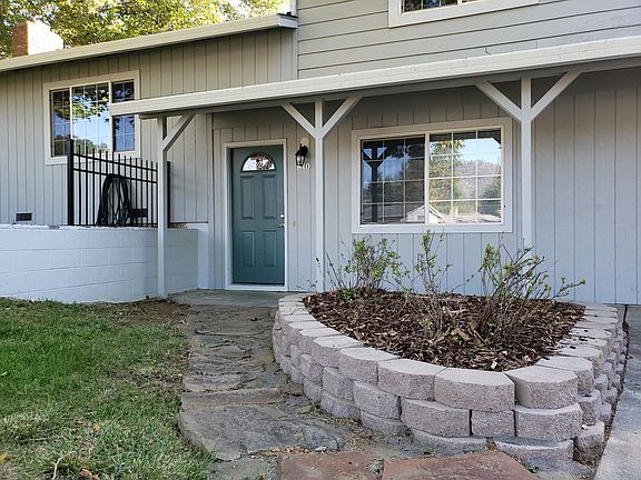 2nd image of 810 Scenic Ct