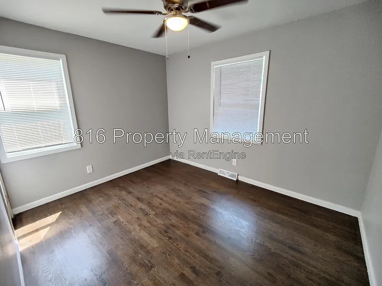 7941 NE San Rafael Dr — Photo 15
