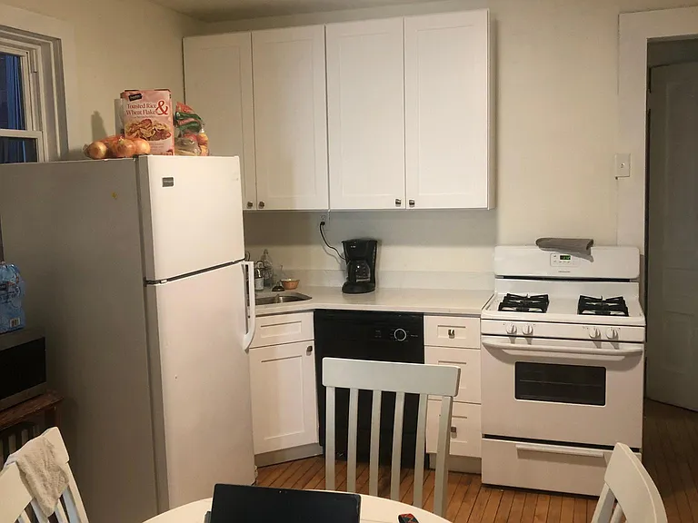 2928 N Lincoln Ave #1R — Photo 2