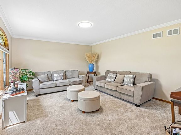 5th image of 7916 Dooneen Ave