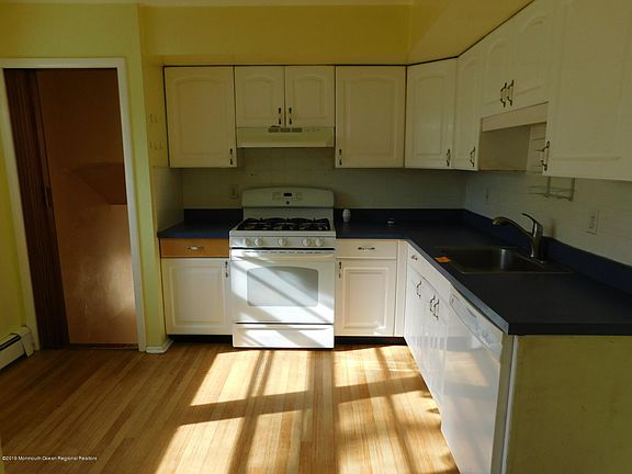 5th image of 423 Colleen Ct