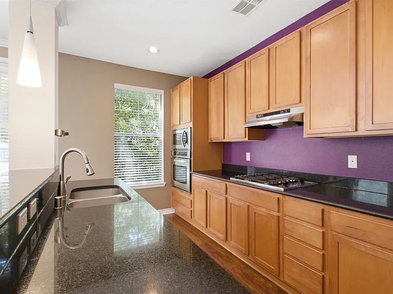 2113 Grove Park Ln — Photo 10