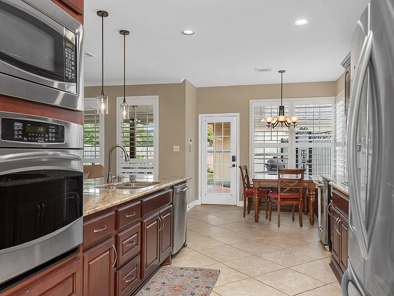 1719 Cantigny Ln — Photo 12
