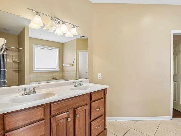 1097 Underwood Rd — Photo 34