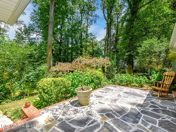 5th image of 591 Ridgeway Dr