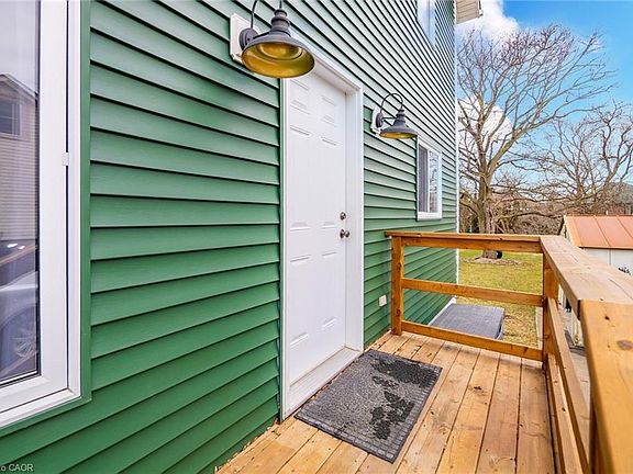 3rd image of 29 Quaker Rd