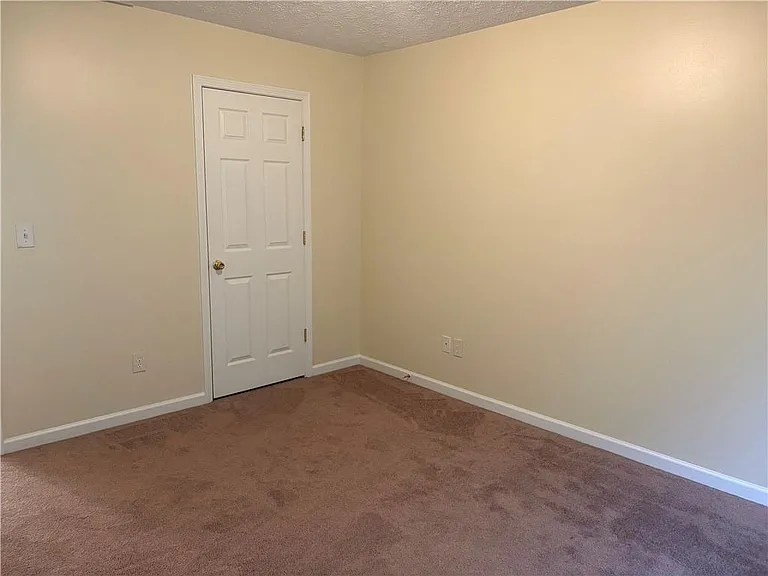 5975 Hillvale Trl — Photo 4