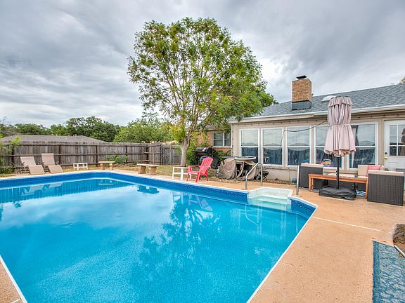 2nd image of 2802 Canyon Creek Dr