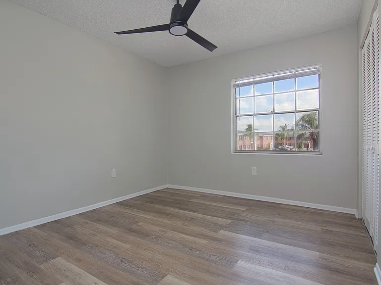 1424 Holden Ave #C — Photo 10