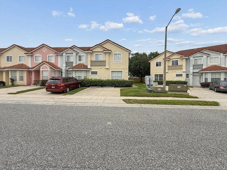 1302 S Beach Cir