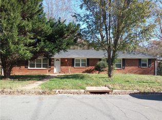 2713 Drewry Ln, Winston Salem, NC 27105