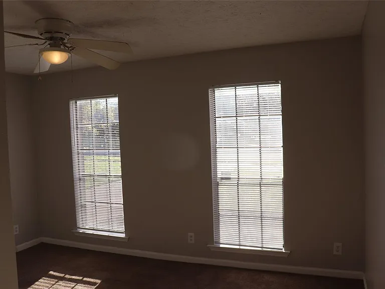 760 N Burbank Dr — Photo 10