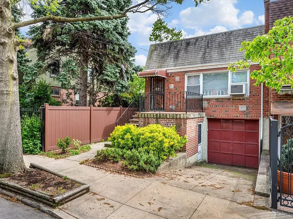 60-14 60th Rd, Maspeth, NY 11378