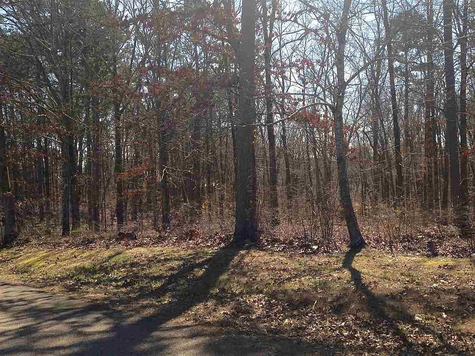 2nd image of 23 Lakeshore Ln #23