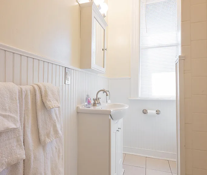 113 N Robinson St — Photo 12