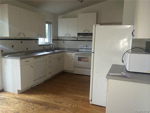 2nd image of 3354 Blasser Dr