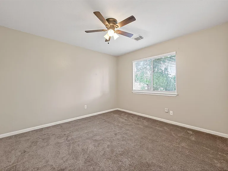 232 Doncaster St — Photo 37