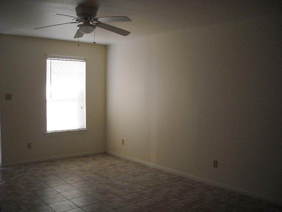 2nd image of 2107 Breezeway Cir